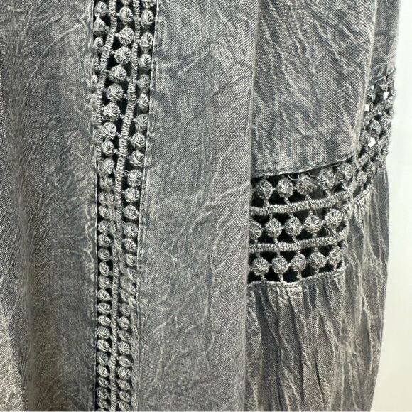 Anandas Collection Size 2X Gray Boho Festival Top with Cut-Out Embroidery - Picture 5 of 9